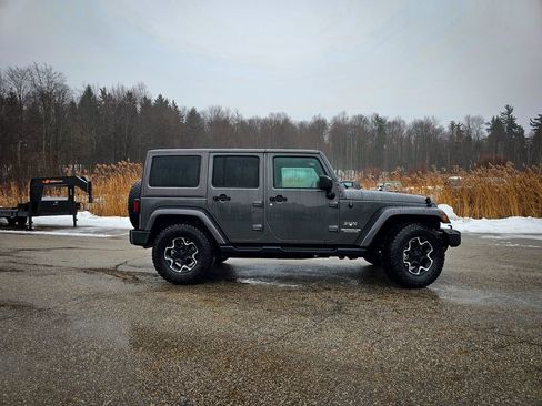 Used 2017 Jeep Wrangler Unlimited Sahara w/ Connectivity Group image 3