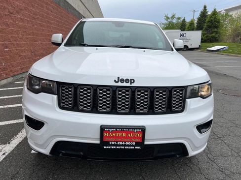 Used 2017 Jeep Grand Cherokee Altitude AWD/4WD image 2