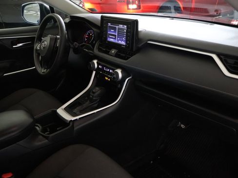 Used 2022 Toyota RAV4 XLE FWD image 11
