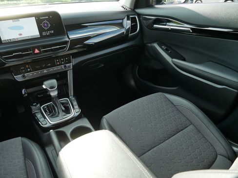 Certified 2024 Kia Seltos S AWD/4WD image 11