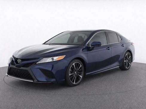 Used 2020 Toyota Camry XSE FWD image 2