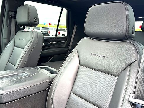 Used 2024 GMC Yukon Denali w/ LPO, Floor Liner Package AWD/4WD image 14