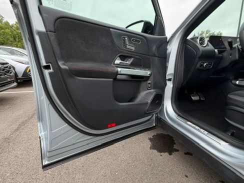 Used 2024 Mercedes-Benz GLB 35 AMG 4MATIC image 22