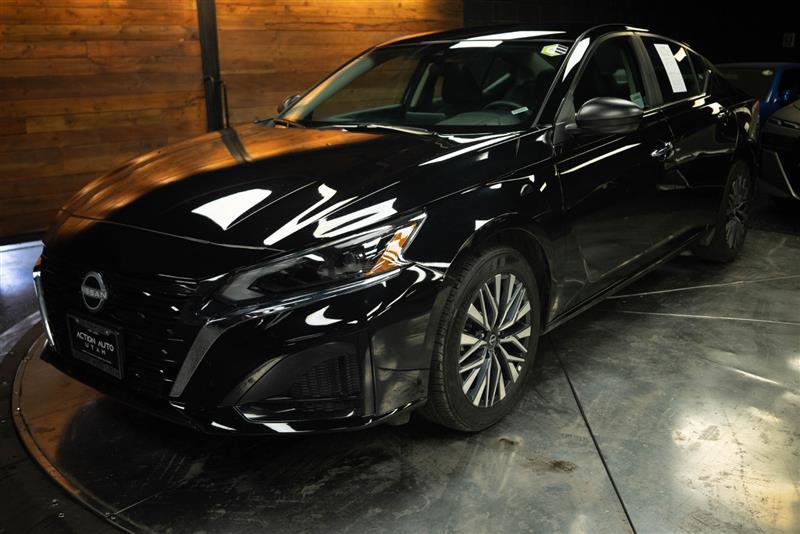 Used 2025 Nissan Altima 2.5 SV AWD/4WD image 2