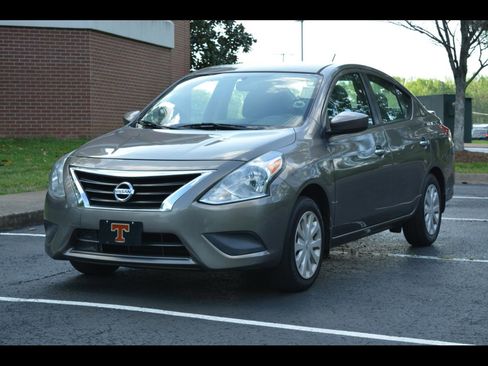 Used 2016 Nissan Versa SV image 1