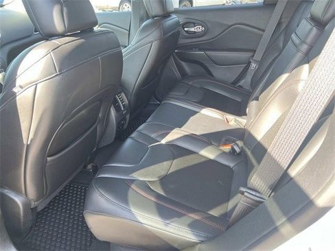 Used 2019 Jeep Cherokee Trailhawk w/ Cold Weather Group image 7