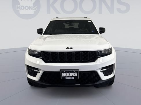 Used 2023 Jeep Grand Cherokee Altitude AWD/4WD image 11