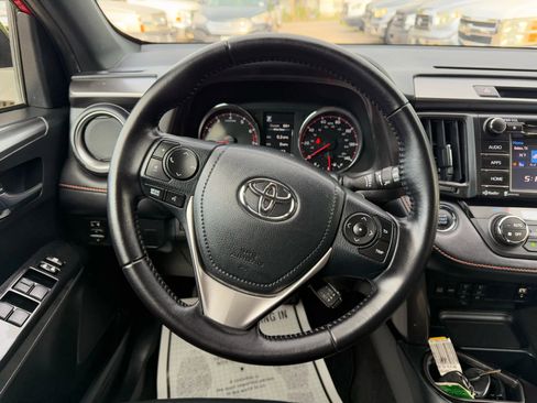Used 2016 Toyota RAV4 SE image 11