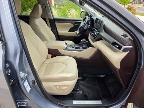 Used 2021 Toyota Highlander Limited AWD/4WD image 22