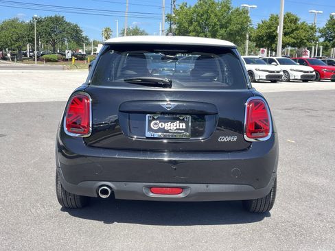 Used 2020 MINI Cooper 2-Door Hardtop image 5