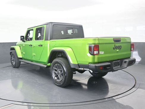New 2026 Jeep Gladiator Sport AWD/4WD image 4
