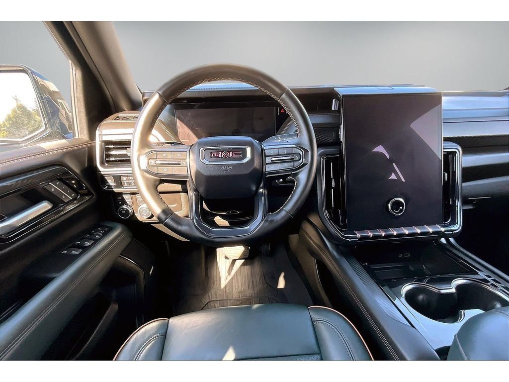Used 2025 GMC Yukon XL AT4 w/ AT4 Premium Package AWD/4WD image 8
