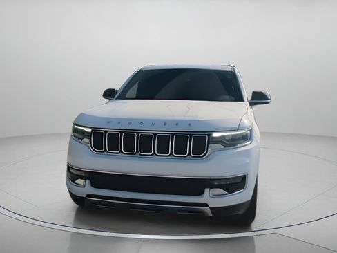 Used 2023 Jeep Wagoneer L Series III w/ Preferred Equipment Group image 4