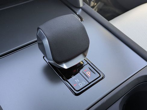 New 2026 Land Rover Discovery Sport Landmark AWD/4WD image 16