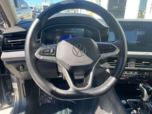 Used 2025 Volkswagen Jetta SE image 28