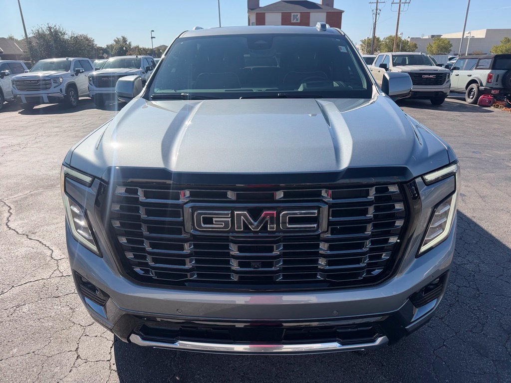 Used 2025 GMC Yukon XL Denali Ultimate AWD/4WD image 9