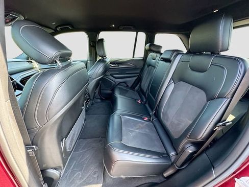 Used 2024 Jeep Grand Cherokee Altitude image 23