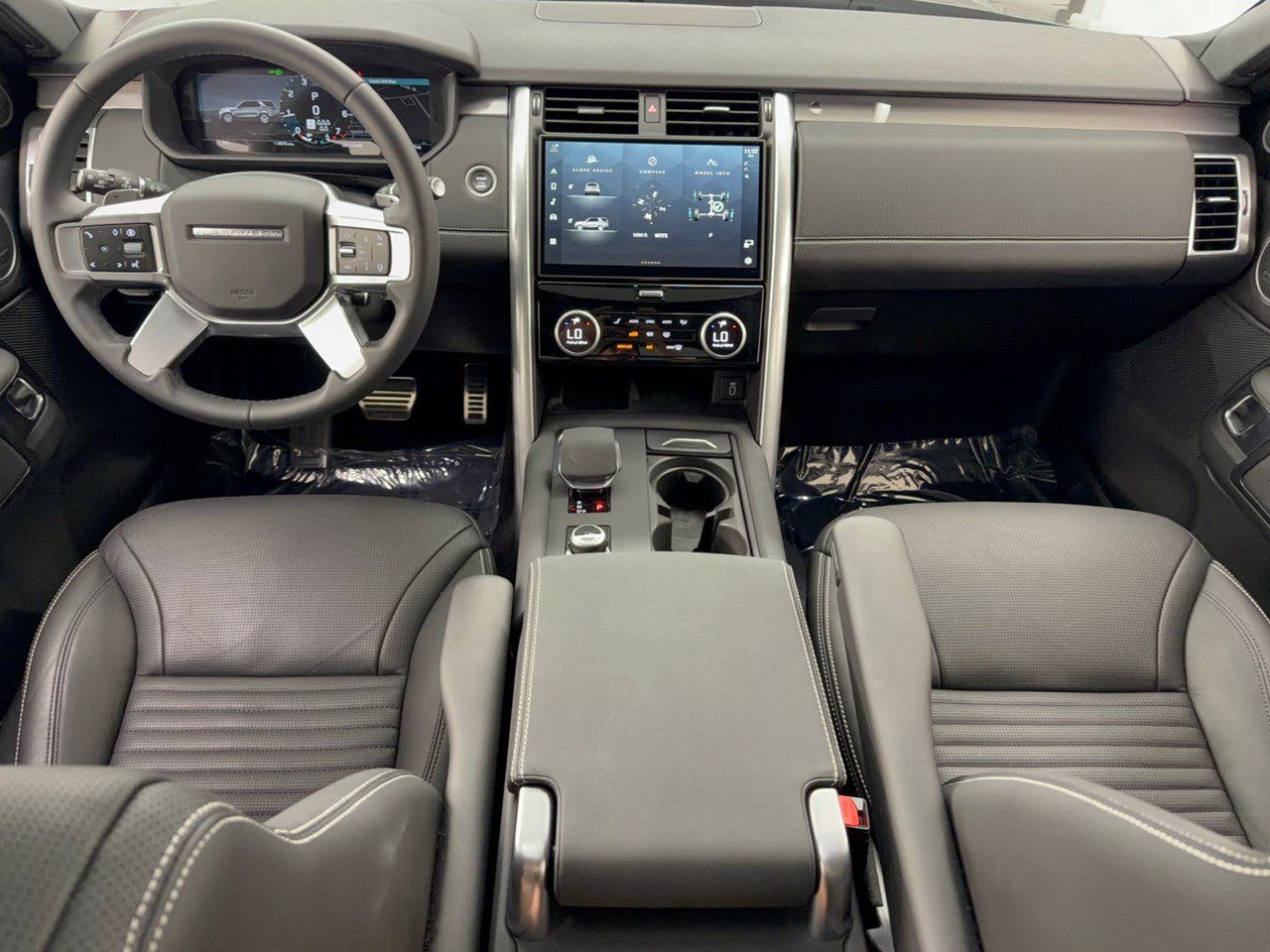 Certified 2026 Land Rover Discovery Dynamic SE AWD/4WD image 17