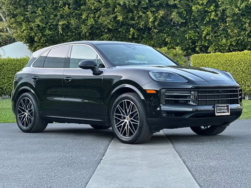 Used 2025 Porsche Cayenne image 10