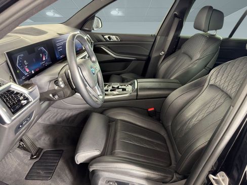 Used 2025 BMW X5 xDrive50e image 5