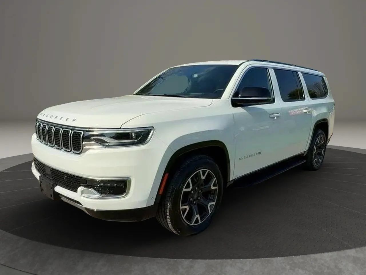 Used 2024 Jeep Wagoneer L Series III w/ Flexible Seating Group AWD/4WD image 30