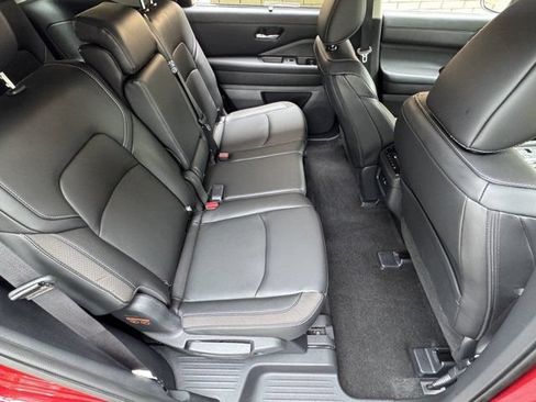 Used 2024 Nissan Pathfinder SL AWD/4WD image 20