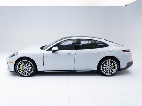 New 2026 Porsche Panamera 4 image 2