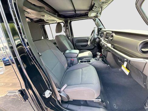 Used 2022 Jeep Wrangler Unlimited Sport AWD/4WD image 32