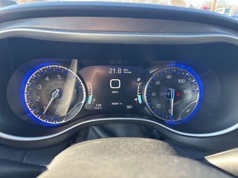 Used 2023 Chrysler Pacifica Touring-L FWD image 14