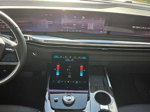 Certified 2025 Cadillac Escalade Premium Luxury image 59