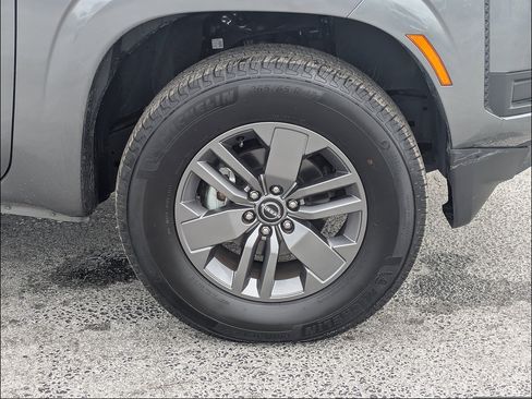 Used 2025 Nissan Frontier SV RWD image 12