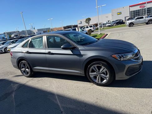 Used 2024 Volkswagen Jetta SE image 7