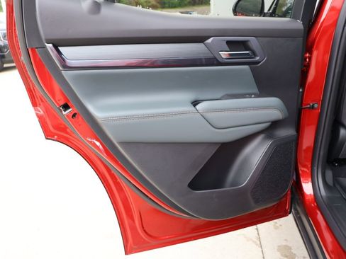New 2026 GMC Terrain AT4 w/ LPO, Black Badging Package AWD/4WD image 24