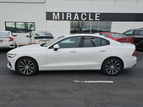 Used 2021 Volvo S60 T5 Momentum image 3
