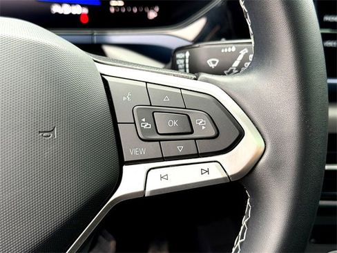 Certified 2022 Volkswagen Taos SE image 15