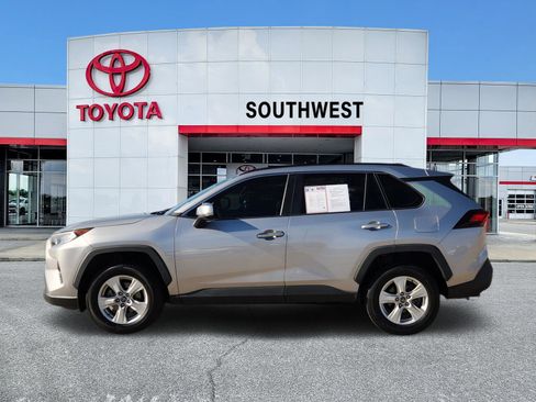 Used 2019 Toyota RAV4 XLE image 3
