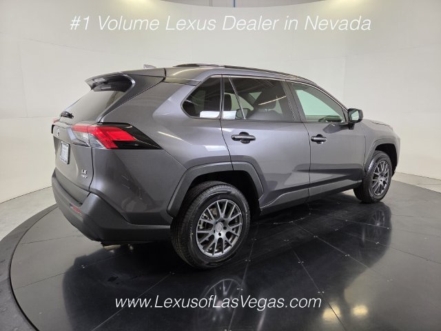 Used 2021 Toyota RAV4 LE AWD/4WD image 6