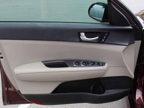 Used 2017 Kia Optima LX w/ Convenience Package FWD image 11