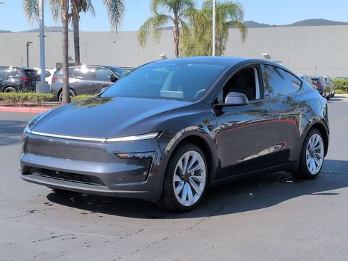 Used 2026 Tesla Model Y AWD image 5