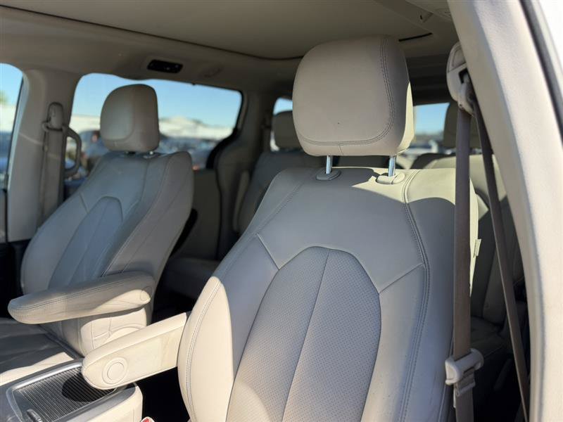 Used 2021 Chrysler Pacifica Touring-L w/ Premium & Safety Sphere Group FWD image 14