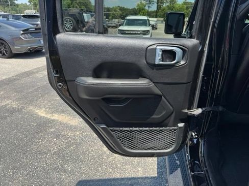 Used 2021 Jeep Wrangler Unlimited Sahara w/ Cold Weather Group AWD/4WD image 15