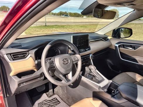 Used 2025 Toyota RAV4 XLE Premium image 15