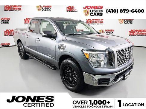 Used 2017 Nissan Titan SV image 1