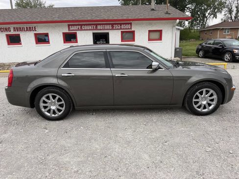 Used 2010 Chrysler 300 C w/ Luxury Group II RWD image 2