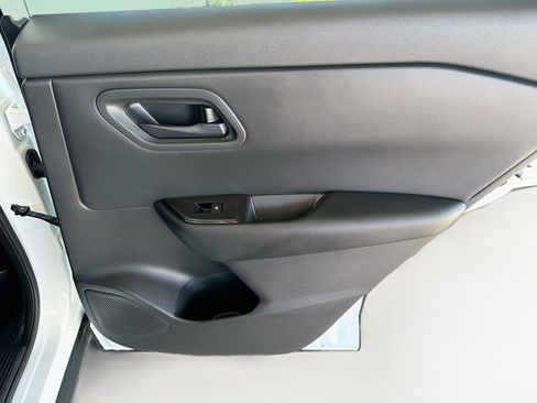 Used 2025 Nissan Rogue S AWD/4WD image 29