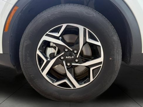 Used 2025 Kia Sportage LX image 7