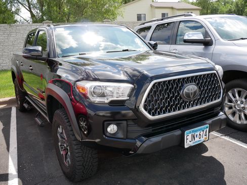 Certified 2018 Toyota Tacoma TRD Off-Road AWD/4WD image 3