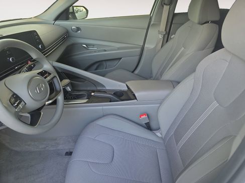 Used 2025 Hyundai Elantra SE image 20