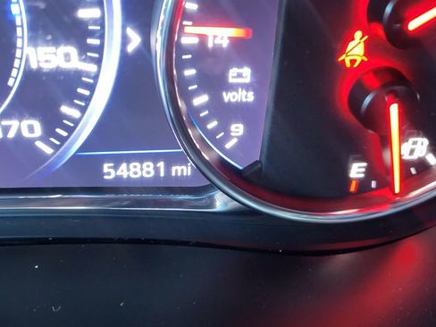 Used 2023 Chevrolet Traverse Premier image 33