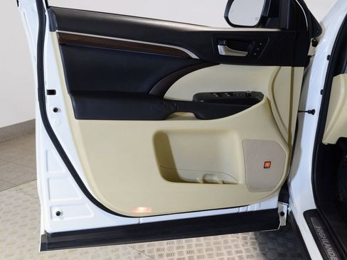 Used 2015 Toyota Highlander Limited AWD/4WD image 14